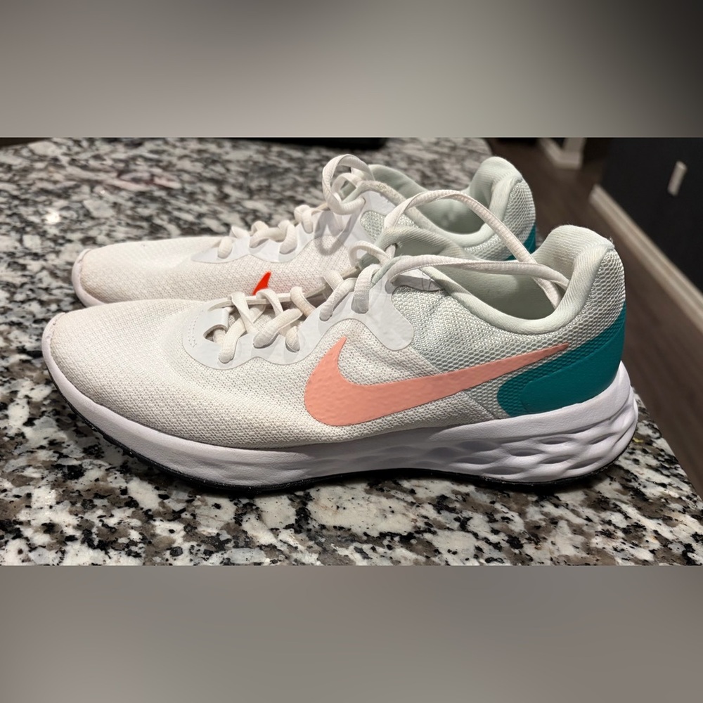 Nike Womens Revolution 6 Sneakers Running Shoe